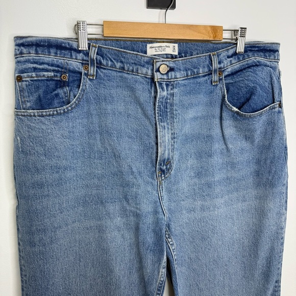 ABERCROMBIE NWT The 90’s Straight Ultra High Rise Jeans - Picture 3 of 7